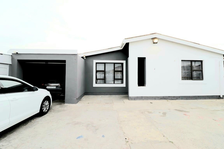 3 Bedroom Property for Sale in Woodlands Western Cape